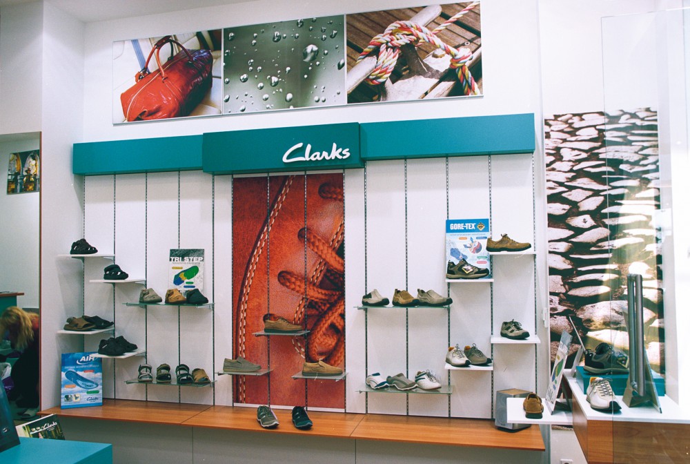 Адаптация бренда сети обувных магазинов Сlarks в России 3
